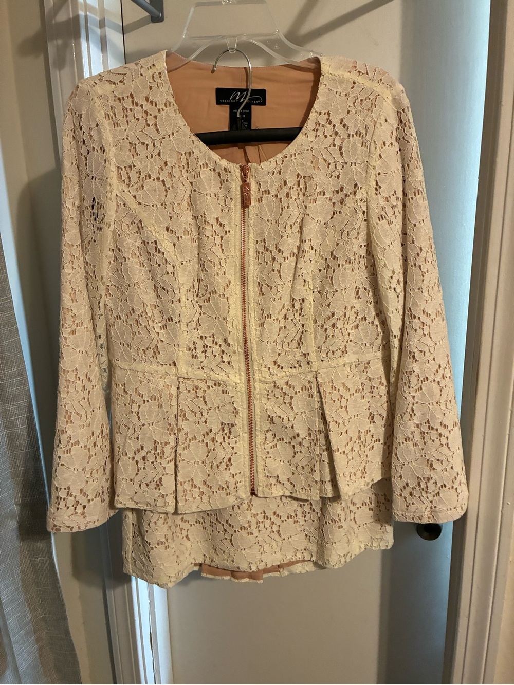Midnight Velvet Cream Lace 2-Piece Skirt Suit Set - Size 8